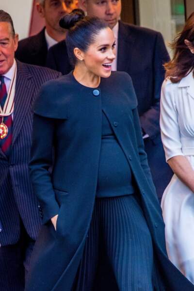 Meghan Markle, enceinte rayonne en manteau Givenchy et total look de la marque le 31 janvier 2019.