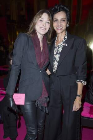 Carla Bruni-Sarkozy et Farida Khelfa lors de la Fashion Week à Paris en 2015