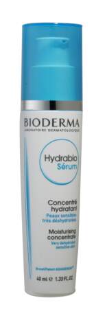 Fidèle à Bioderma, Shy'm aime le sérum Hydrabio pour apaiser sa peau sensible