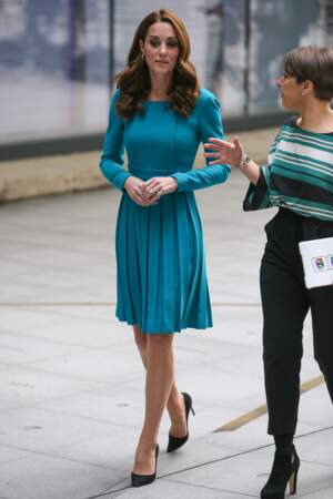 Kate Middleton a opté pour une robe bleue signée Emilia Wickstead 