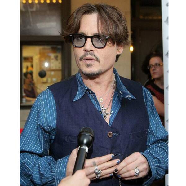 Et du bleu pour Johnny Depp 