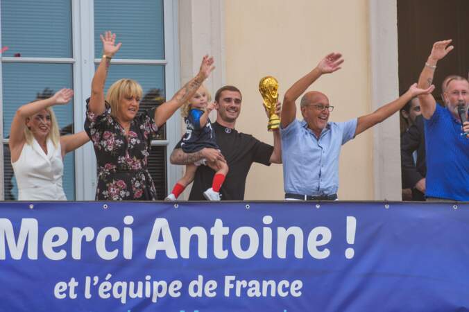 Antoine Griezmann devant les supporters à Mâcon