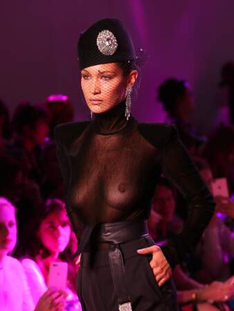 Bella Hadid, la soeur de Gigi, au defilé haute couture Alexandre Vauthier