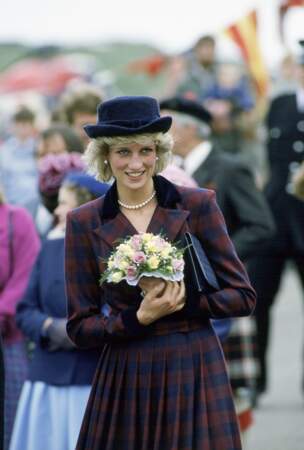 Lady Di en juillet 1985 en visite dans les Hébrides Extérieures en Écosse