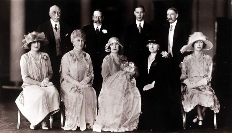La famille royale d'Angleterre réunie à l'occasion du baptême d'Elizabeth, le 29 mai 1926