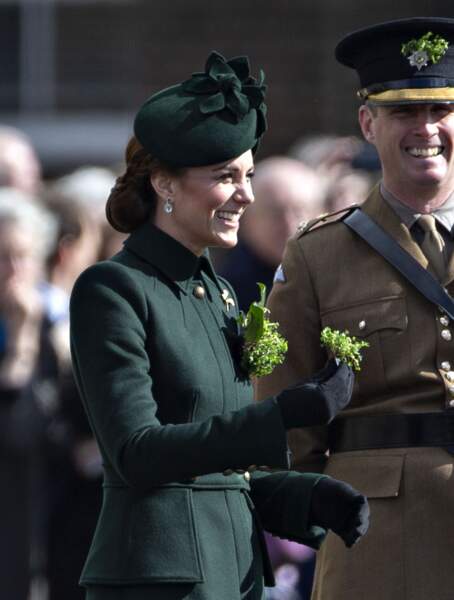  Kate Middleton radieuse, lors de la parade de la Saint Patrick dans le quartier de Hounslow à Londres, le 17 mars.