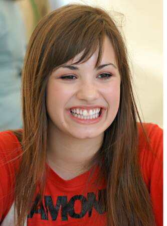 Don’t : le sourcil trop creusé comme Demi Lovato
