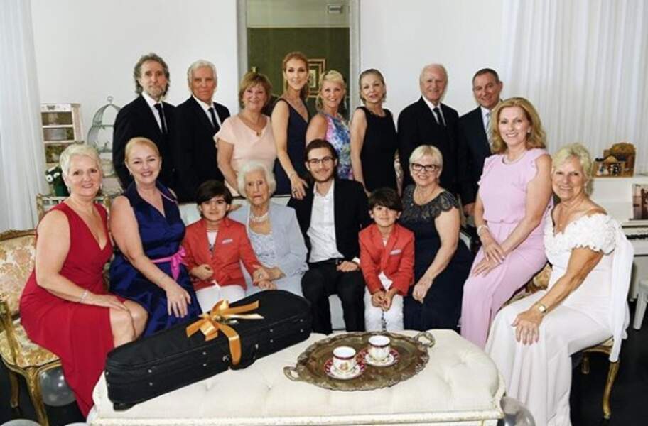 Toute la famille Dion est réunie le 21 mars 2017 pour les 90 ans de la grand-mère.