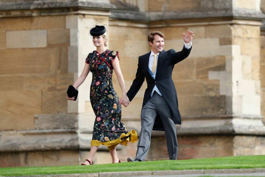James Blunt arrive avec sa femme Sofia Wellesley, chapeautée de noir, au mariage de la princesse Eugenie d'York.