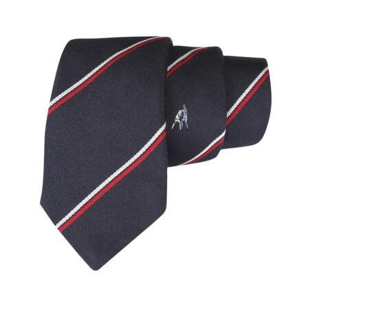 Cravates 100% soie "Carton Rouge" brodées de fautes de football, "Zizou" de Cinabre, 115€ (cinabre-paris.com).