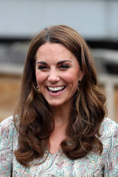 Ce mardi 25 juin, Kate Middleton a accessoirisé sa tenue de boucles d'oreilles pendantes en forme de laurier