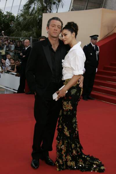 Vincent Cassel et Monica Bellucci pour la montée des marches du film "Les Indigènes'' en 2006