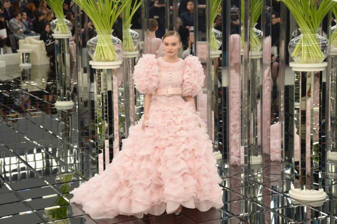 Lily-Rose Depp fleur romantique vient clore le défilé Chanel