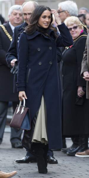 Meghan Markle portant le manteau « Elodie » de la marque canadienne Mackage le 1er decembre 2017 à Nottingham