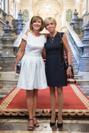 Brigitte Macron : Silhouette parfaite, robe sombre et chignon ajusté pour un look parfait en Roumanie