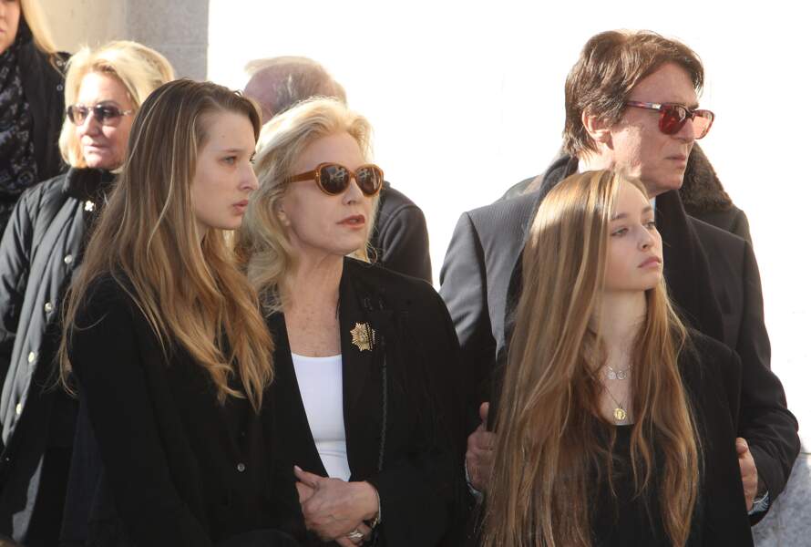 Sylvie Vartan et Tony Scotti avec les filles de David Hallyday et Estelle Lefébure : Ilona et Emma Smet en 2014