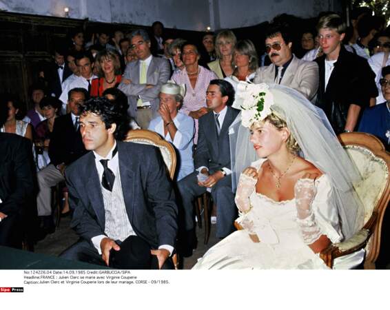 En 1985, Julien Clerc se marie en Corse avec la cavalière Virginie Couperie