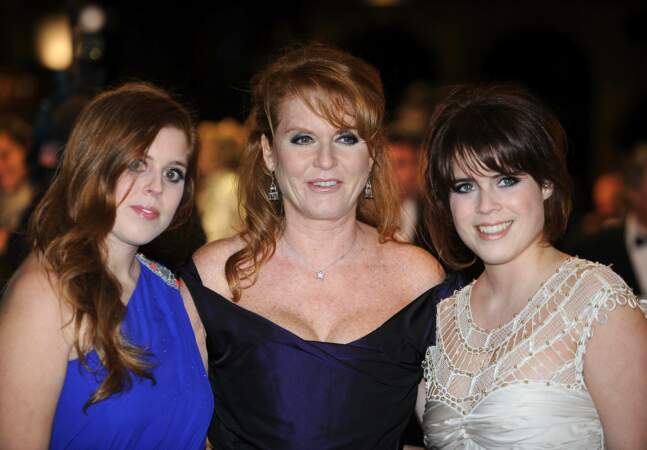 Sarah Ferguson et ses filles Beatrice et Eugenie à la première du film "The Young Victoria" à Londres en 2009