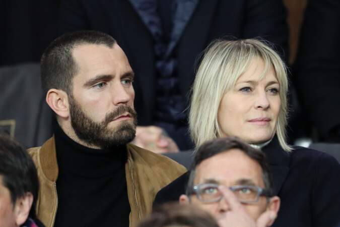 Robin Wright (51 ans) et le français Clément Giraudet, lors du match PSG/Real au Parc des Princes le 6 mars 2018