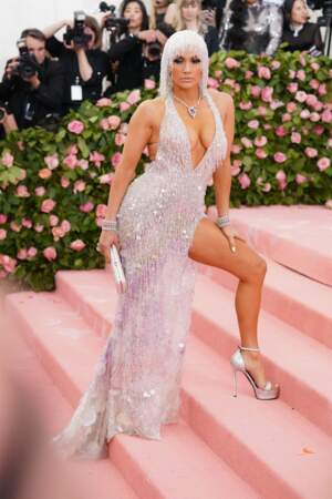 Jennifer Lopez si fière de son corps musclé le 6 mai 2019 au Gala du Met
