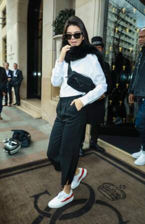 Kendall Jenner quittant son hôtel, ce 28 février