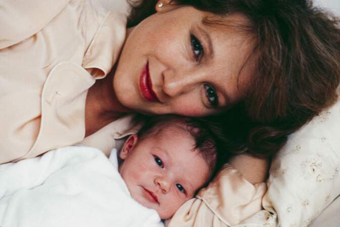 Nathalie Baye, à la naissance de sa fille Laura, en novembre 1983