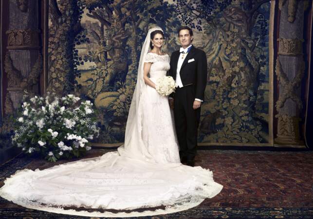 Photo officielle du mariage de Madeleine de Suède (en robe Valentino) et Chris O'Neil à Stockholm le 8 juin 2013