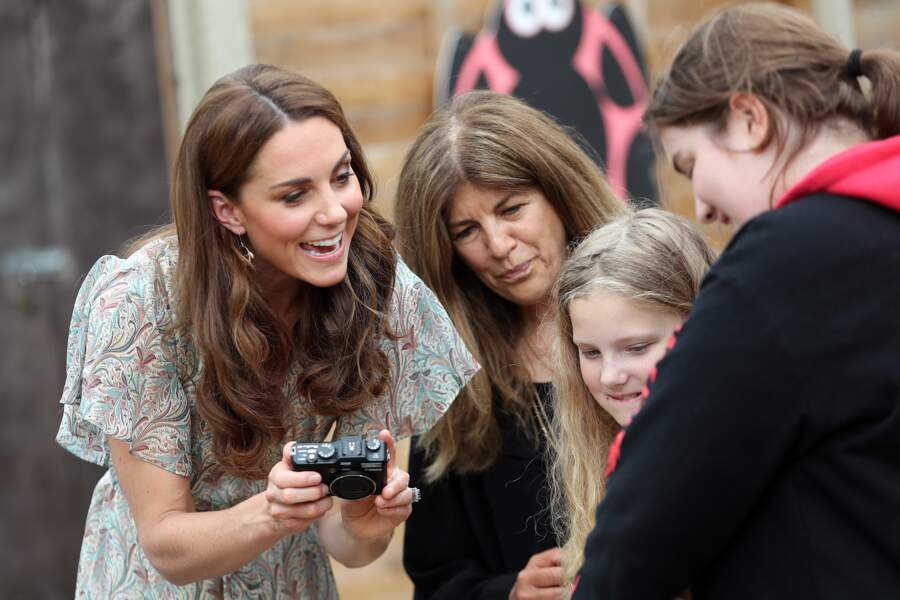 Kate Middleton participe à un atelier de photographie avec l'association "Action for Children", ce 25 juin
