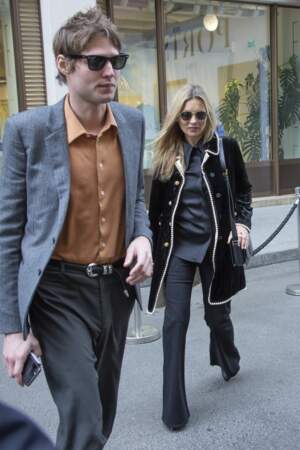 Kate Moss et son amoureux Nikolai Von Bismarck en virée shopping Place Vendôme.