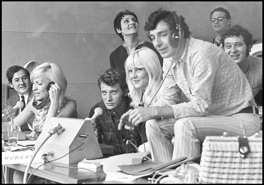Johnny Hallyday et Sylvie Vartan lors de l'émission "Salut les copains" diffusée sur Europe 1 en 1968