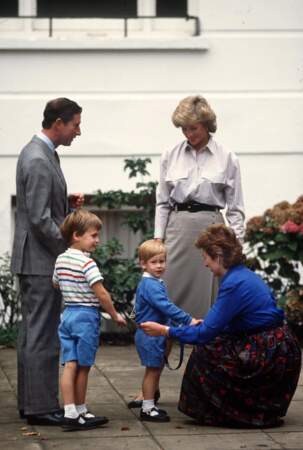  Le Prince Charles, la Princesse Diana, le Prince William et le Prince Harry en 1986