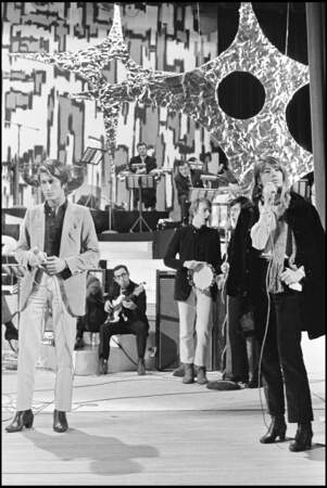 En 1967, Jacques Dutronc et Françoise Hardy sur le plateau pour un concert.