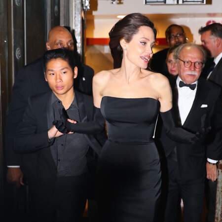Angelina Jolie superbe à la sortie du Cipriani Wall Street à New York en famille