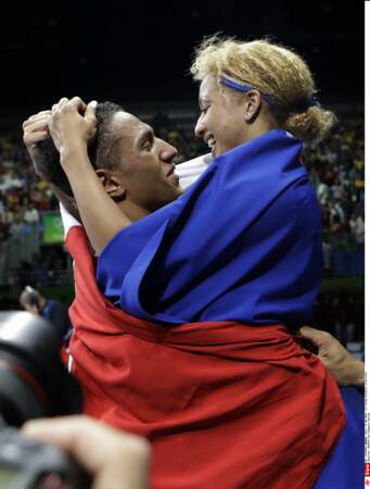 Le couple en or : les boxeurs français Tony Yoka et Estelle Mossely célèbrent leur deux médailles d'or