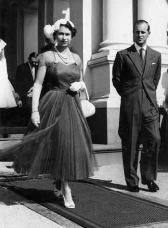 La jeune reine en visite à Melbourne en mars 1954, en compagnie du Prince Philip