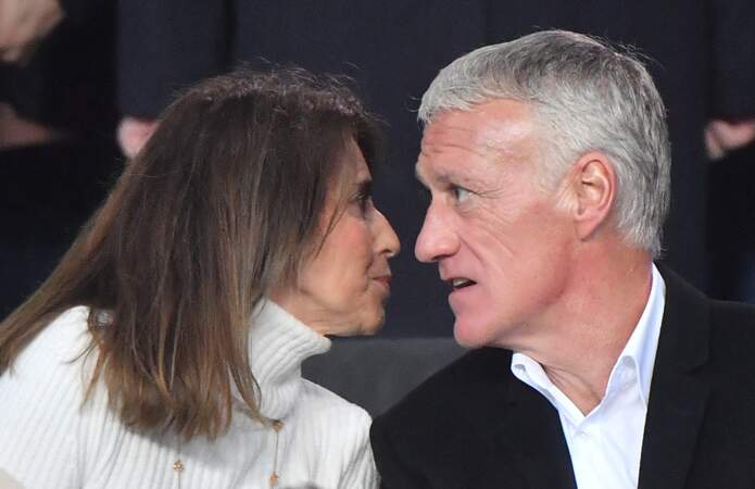 Didier Deschamps et sa femme Claude en pleine conversation durant le match du PSG