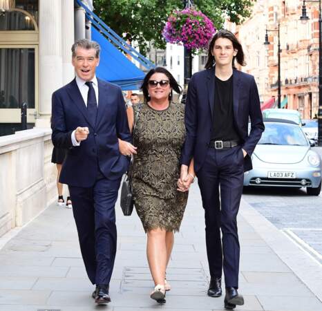 Pierce Brosnan avec sa femme Keely Shaye Smith et leur fils Dylan à Londres, le 17 juillet 2018