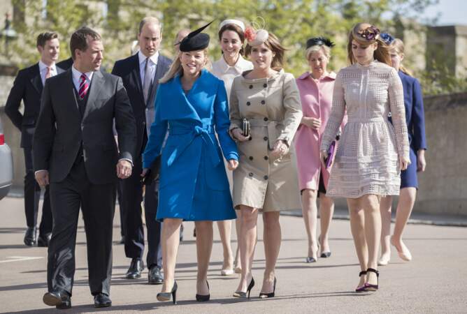 Beatrice et Eugenie d'York assistent à la messe de Pâques à Windsor avec la famille royale, le 16 avril 2017