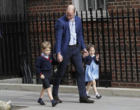 Royal Baby 3 Le prince William amène George et Charlotte à la maternité pour qu'ils rencontrent leur petit frère