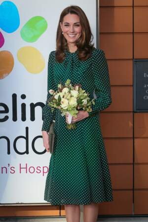 Kate Middleton sublime dans une robe à pois  LK Bennet pour son nouveau rôle
