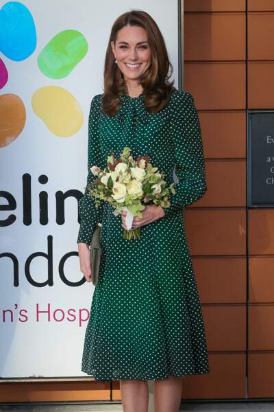 Kate Middleton sublime dans une robe à pois  LK Bennet pour son nouveau rôle