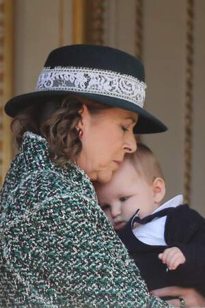 La princesse Caroline de Hanovre gaga de son petit-fils Maximilian lors de la fête nationale monégasque. 