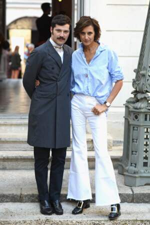 Gherardo Felloni, directeur artistique de la marque, & Ines de la Fressange côte à côte à l'entrée de Roger Vivier 