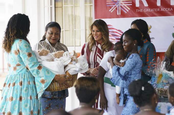 Melania Trump lors de sa visite du Greater Accra Regional Hospital d'Accra, au Ghana, le 2 octobre 2018.