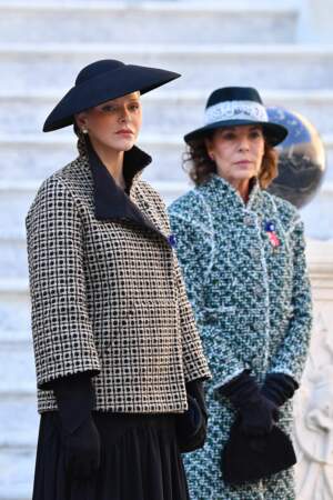 La princesse Charlène de Monaco au côté de sa belle-soeur la princesse Caroline de Hanovre