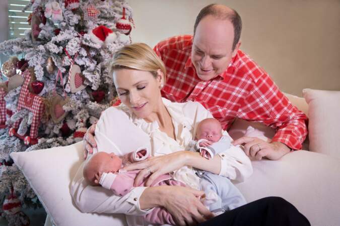 Le 22 décembre 2014, le couple royal dévoile la photo officielle des deux bébés