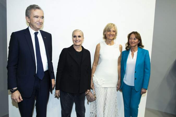 Ségolène Royal prend la pose avec Bernard et Hélène Arnault et Maria Grazia Chiuri, la directrice artistique 