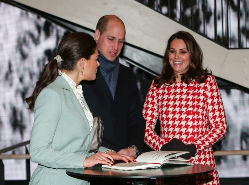 La princesse Victoria entourée de Kate Middleton et du prince William.