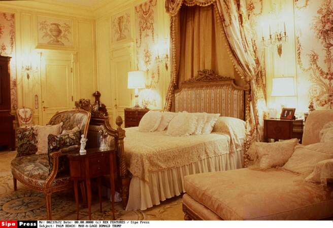 L'une des 58 chambres. Donald Trump n'a pas hésité à débourser 2,5 millions d'euros pour meubler Mar-a-Lago.
