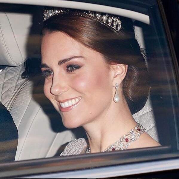 Kate Middleton porte aussi les boucles d'oreilles ayant appartenu à Diana